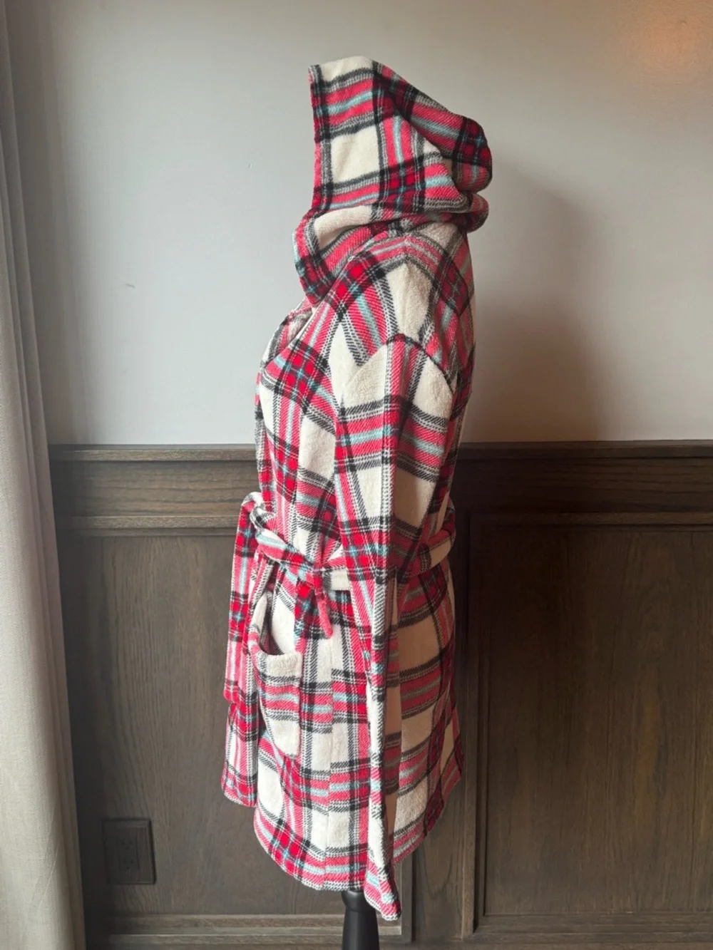 Forever 21 Red, Black & White Plaid Hooded Robe Largr - Picture 2 of 7